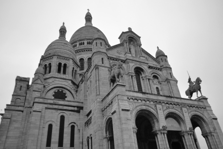 The famous Basilica of Sacre-Coeur in Montmartre, Paris. Black nd white.のeditorial素材