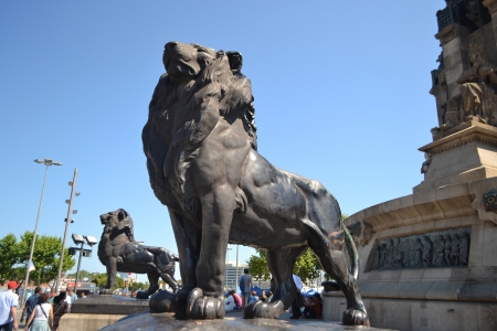 Statue of a lion, fragment of Columbus Column in Barcelona, Spain.のeditorial素材