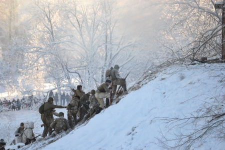 Krasnoe Selo, Russia - January 19, 2014: Soviet soldiers advancing. Reconstruction of the battles of the second world warのeditorial素材