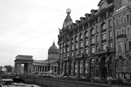 ST.PETERSBURG, RUSSIA - 24 MAY, 2012: Zinger House on Nevsky Prospect in the historic center of St. Petersburg. Black and white.のeditorial素材