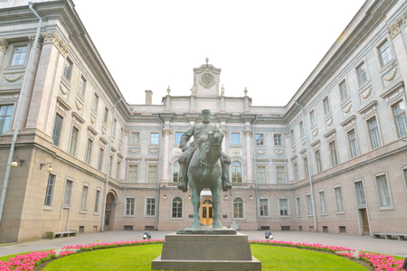 ST.PETERSBURG, RUSSIA - 3 JULE 2016: Marble Palace and the statue of Emperor Alexander III in Petersburg, Russia.のeditorial素材