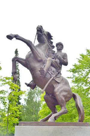 LAPPEENRANTA, FINLAND - AUGUST 18, 2017: The monument - equestrian dragoon Rakuuna Patsas sculptor Pentti Parinankho.のeditorial素材