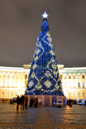 ST.PETERSBURG, RUSSIA - 5 JANUARY 2018: Christmas tree on Palace Square in St.Petersburg at night.のeditorial素材
