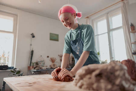 Ceramist woman preparing clay to make pottery pieces in studioの写真素材