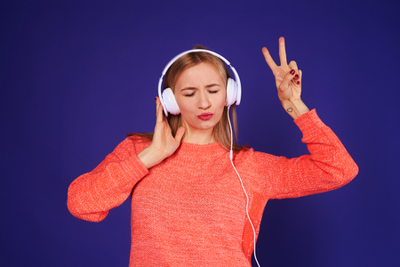 blond listening musicの写真素材
