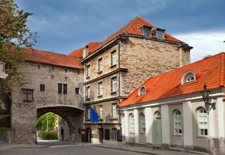 Old city in Tallinn, Estonia. Big Sea gate

の写真素材