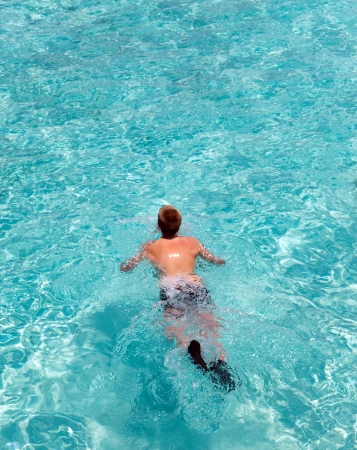 Maldives. 
Teenager has a rest on turquoise transparent water of ocean

の写真素材