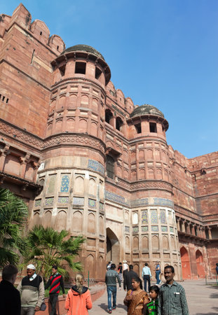 AGRA, INDIA - JANUARY 28  A crowd of tourists visit Red Fort Agra on January 28, 2014 in Agra, Uttar Pradesh, India  The fort is the old Mughal Empire capital and a UNESCO World Heritage Site のeditorial素材