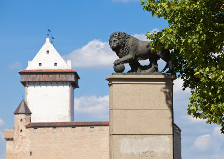 monument Swedish lion in Narva, Estoniaのeditorial素材