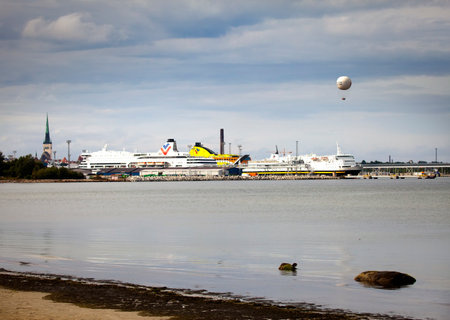 TALLINN, ESTONIA- SEPTEMBER 7, 2015: Cruise ship in port with old town and balloon in backgroundのeditorial素材