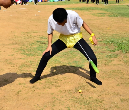 hit ping-pong balls game in school のeditorial素材