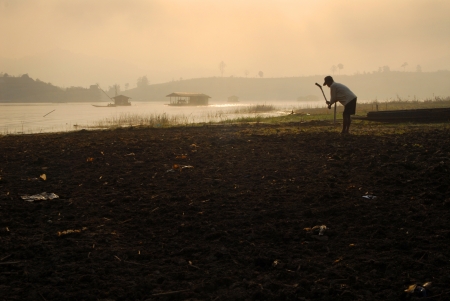 Farmers are tilling to planting in the morning. Near samprasob river Sangkhlaburi Thailand.のeditorial素材