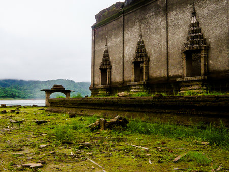 Underwater Buddhist church in Sangklaburiの写真素材