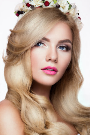 Fashion Blondie Model Portrait. Hairstyle. Haircut. Professional Makeup. False Eyelashes. Purple Make-upの写真素材