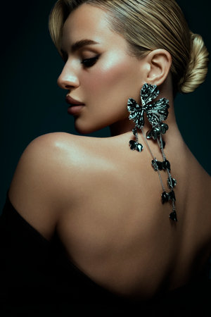 An Elegant Portrait Showcasing a Beautiful Woman Adorned with Stunning Jewelry and Accessoriesの写真素材