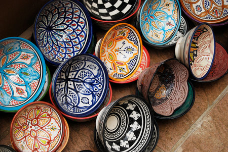 Colorful souvenir plates on a street market, Moroccoの写真素材