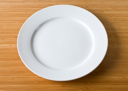 white empty platel on a bamboo table topの写真素材