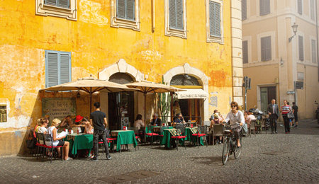 Roma, Italy, Mai 06 2015:l Tourists relax in a small cafe on the old streets of Rome, Italyのeditorial素材