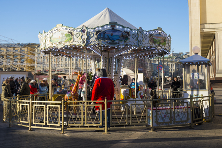 MOSCOW, RUSSIA - DECEMBER 28, 2015: Winter holidays. Red Square for Christmas in Moscowのeditorial素材