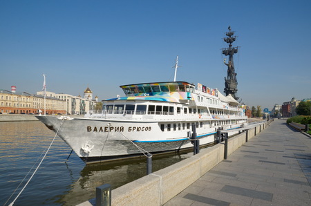 Moscow, Russia. Crimean embankment. The ship "Valery Bryusov" and the monument to Peter the greatのeditorial素材