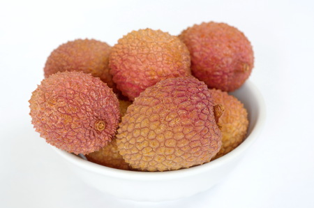Lychee in a white bowl on the tableの写真素材