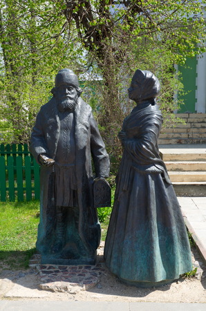 Dmitrov, Moscow region, Russia - may 19, 2017: The Sculptural composition "The Merchant" from the series "Citizens"のeditorial素材