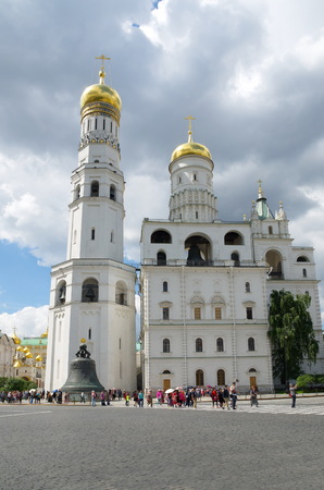 Moscow, Russia - July 11, 2017: View of Ivan the Great bell tower ensemble and Tsar-bell from Ivanovskaya square of Moscow Kremlinのeditorial素材