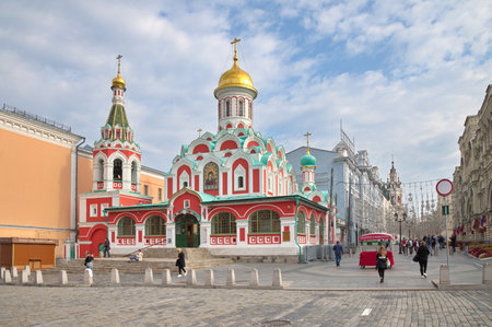 Moscow, Russia - September 12, 2021: View of the Church of the Kazan Icon of the Mother of God on Red Square and Nikolskaya Streetのeditorial素材