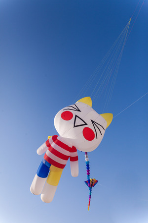 CHA- AM BEACH - MARCH 27: 16th Thailand International Kite Festival on March 27, 2015 in Cha- Am beach, Phetchaburi province Thailand.のeditorial素材