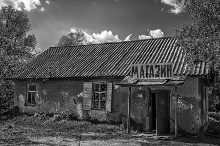 broken shop building in an abandoned Russian villageのeditorial素材
