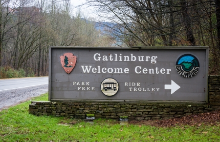 Sign on the entrance to the Gatlinburg welcome center in the Great Smoky Mountains National Parkの写真素材