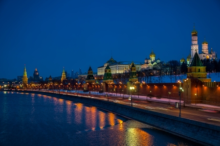 The Kremlin from the banks of the Moskva River in Moscow at night in Russian Federationの写真素材