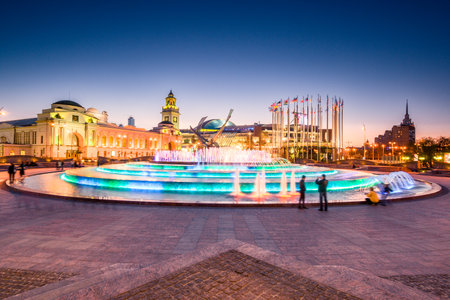 Evening view of the European Square and the fountain "abduction of Europe" at the Kiev railway station in Moscow. Russiaの写真素材