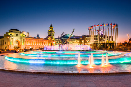 Evening view of the European Square and the fountain "abduction of Europe" at the Kiev railway station in Moscow. Russiaの写真素材
