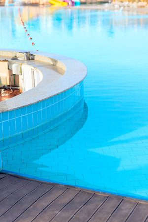 Empty bar counter of the swimming pool with clear azure waterの写真素材