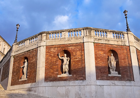 Wall with antique statues around The Quirinal Palace (Palazzo del Quirinale), the current official residence of the President of the Italian Republic. It is located on the Quirinal Hill, Rome, Italyのeditorial素材