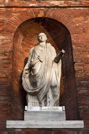 Fragment of the wall with antique statues around The Quirinal Palace (Palazzo del Quirinale), the current official residence of the President of the Italian Republic. It is located on the Quirinal Hill, Rome, Italyのeditorial素材