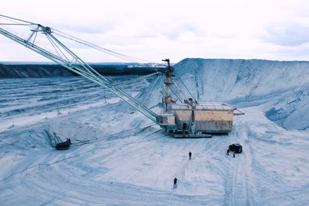 Giant Mining Excavator With Bucket Drive Cableの写真素材