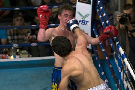 MOSCOW - SEPTEMBER 21: Winner A.Aliev(white) and D.Klimovich(yellow) fight on International tournament of Osminog fight club on September 21, 2012. Moscow, Russiaのeditorial素材