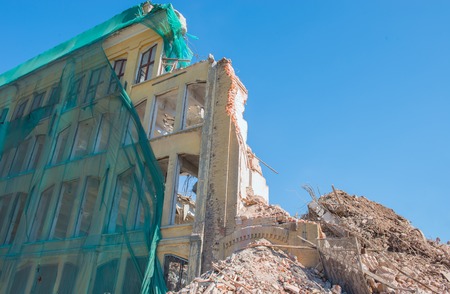 Building deconstruction