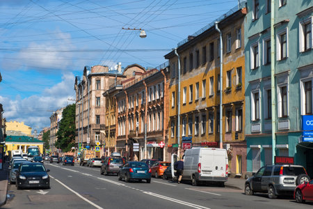 RUSSIA, SAINT PETERSBURG - AUGUST 18, 2017: Car traffic on the street Razyezzhayaのeditorial素材