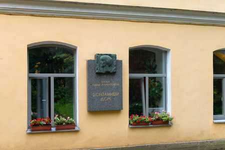 RUSSIA, SAINT PETERSBURG - AUGUST 18, 2017: commemorative plaque on the house-Museum Akhmatova in the Fountain House. Liteiny prospect, 53Bのeditorial素材