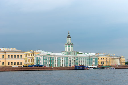 RUSSIA, SAINT PETERSBURG - AUGUST 18, 2017: University Embankment house 3 with the building of the Cabinet of curiosities.のeditorial素材