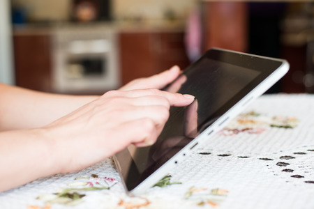 hand using the tabletの写真素材