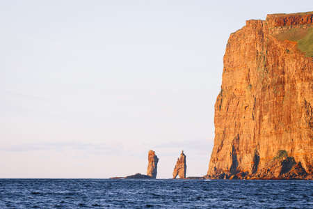 View of the Risin og Kellingin sea stacks from the village of Tjornuvik, Faroe Islandsの写真素材