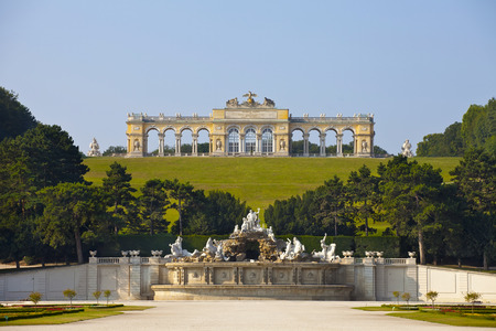  View on Gloriette structure and Neptune fountain in Schonbrunn Palace, Vienna, Austria のeditorial素材