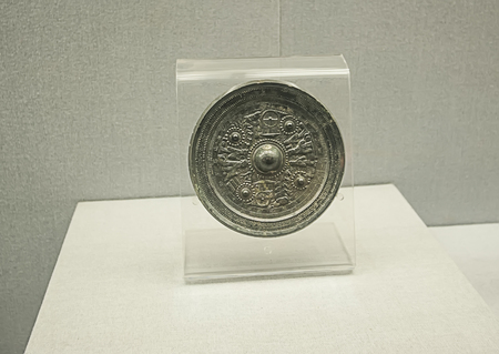 Bronze mirrorのeditorial素材