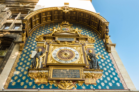 onciergerie clock, Paris, France.The beautiful gilded clock which hang on the clock tower of the Conciergerie is situated of the junction of Quai d' Horloge and boulevard du Palais in the 1st arronissement of Paris.の写真素材