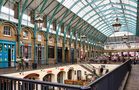 LONDON - UK - August 15, 2017: View of Covent Garden market in London. Covent Garden - one of the main tourist attractions in London - is known for its restaurants, pubs, market stalls and shopsのeditorial素材