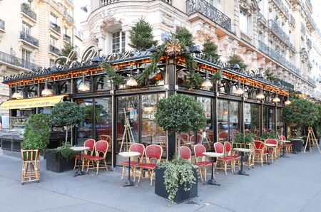 The famous restaurant Le Dome decorated for Christmas located on Montparnasse boulevard in Paris.It was once home for to intellectual stars , from Hemingway to Picassoのeditorial素材